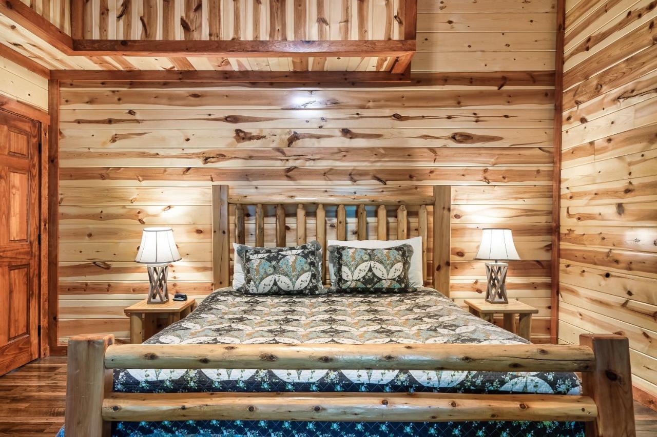 Holiday home Grizzly Bears Resort - Luxury Cabin With Indoor Pool, Hot Tub, Theater, King Beds, Sleeps 16 In Heart Of Pigeon Forge *