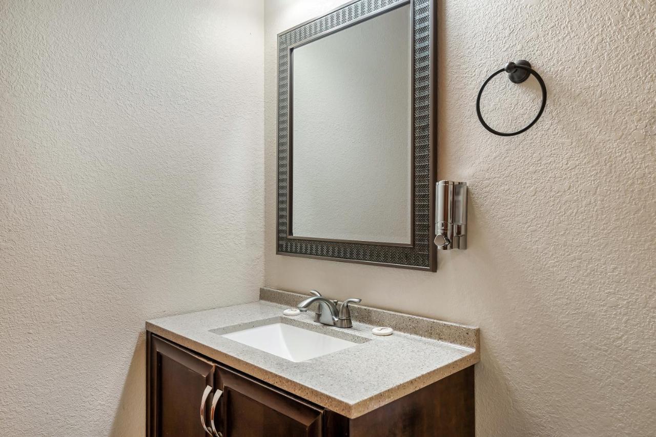 Grizzly Bears Resort - Luxury Cabin With Indoor Pool, Hot Tub, Theater, King Beds, Sleeps 16 In Heart Of Pigeon Forge Holiday home