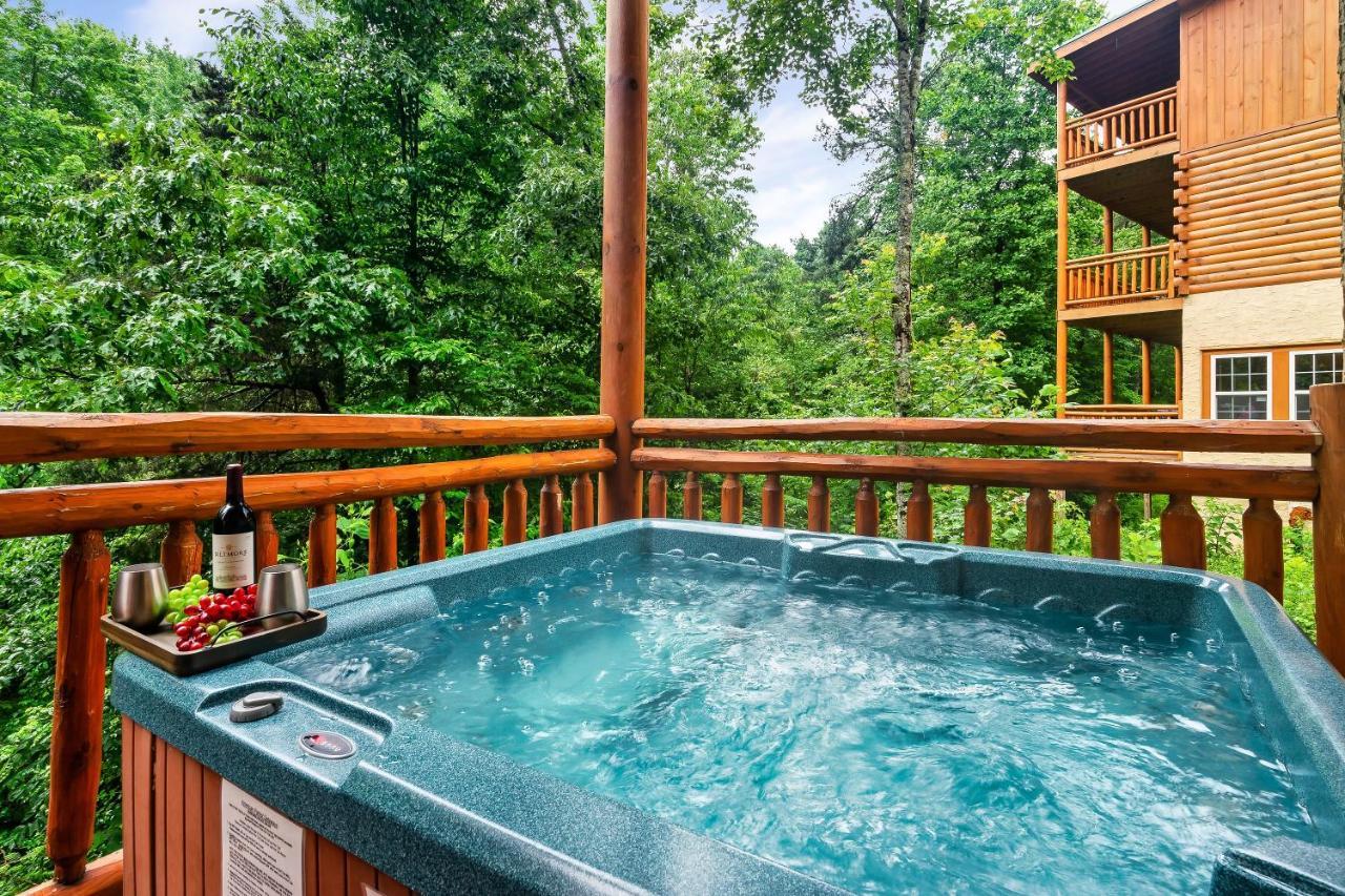 Grizzly Bears Resort - Luxury Cabin With Indoor Pool, Hot Tub, Theater, King Beds, Sleeps 16 In Heart Of Pigeon Forge Holiday home Pigeon Forge