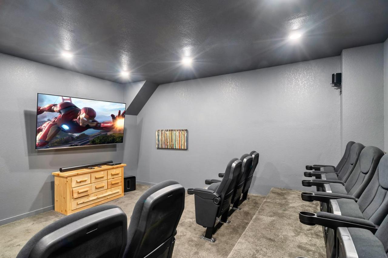 Grizzly Bears Resort - Luxury Cabin With Indoor Pool, Hot Tub, Theater, King Beds, Sleeps 16 In Heart Of Pigeon Forge Holiday home Pigeon Forge